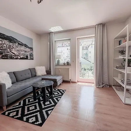 Zentrale Mit Balkon *