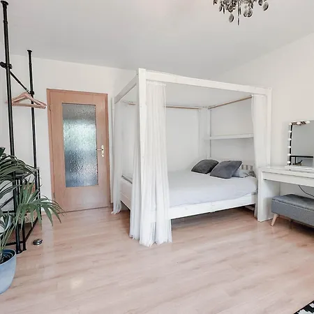 Appartement Zentrale Mit Balkon *